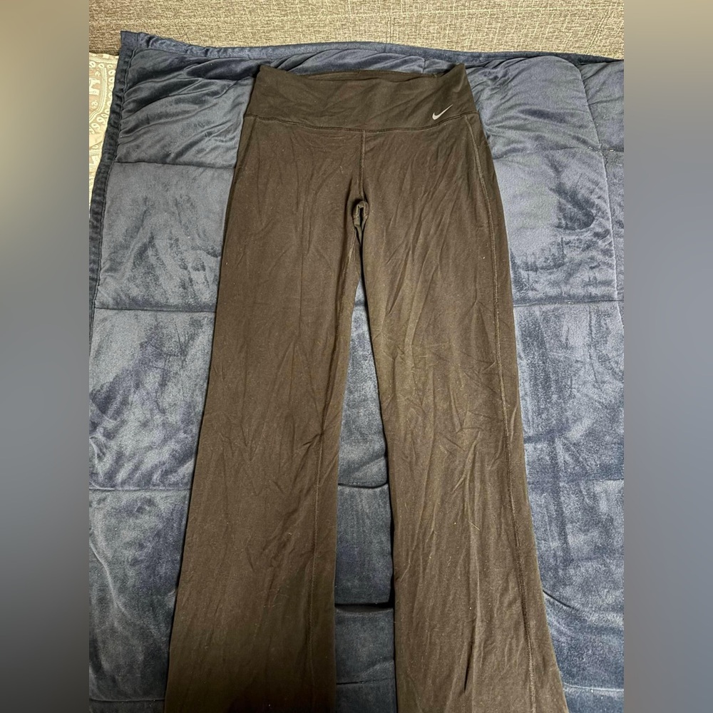 Nike Women’s Yoga Pants/Flare Leggings Size Small - Picture 2 of 3
